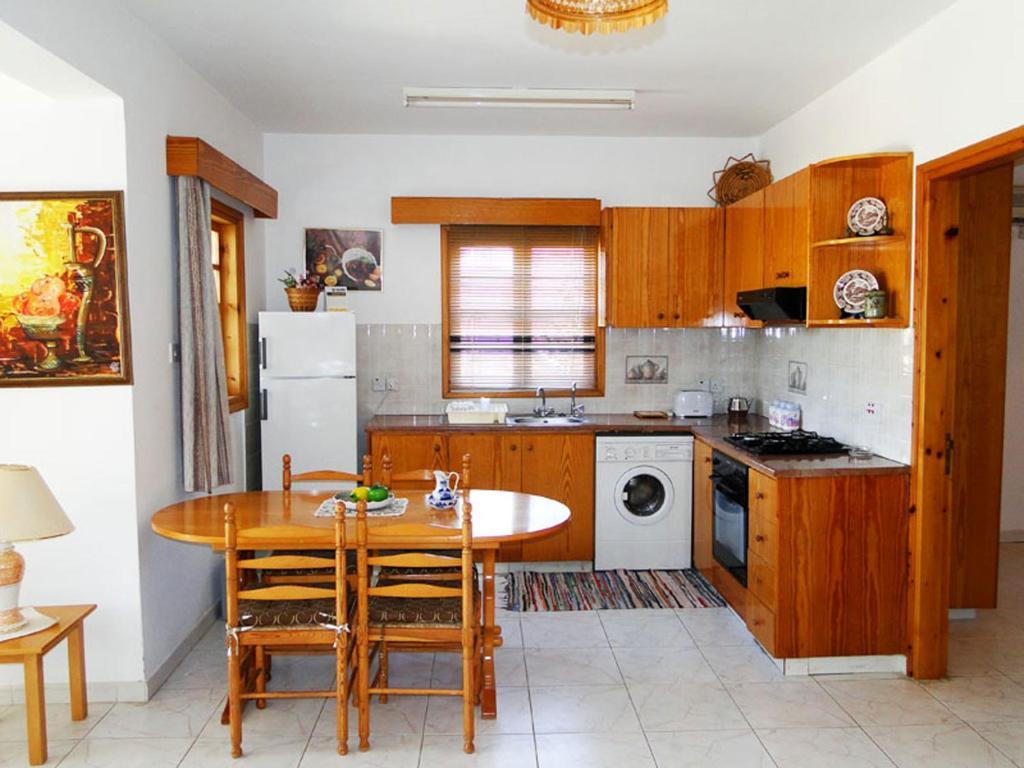 Ampelokipi Holiday Apartments Pissouri Room photo