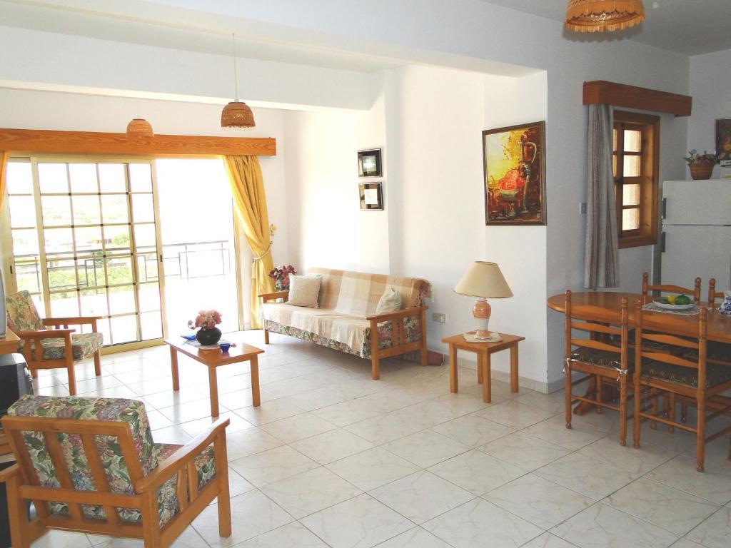 Ampelokipi Holiday Apartments Pissouri Room photo